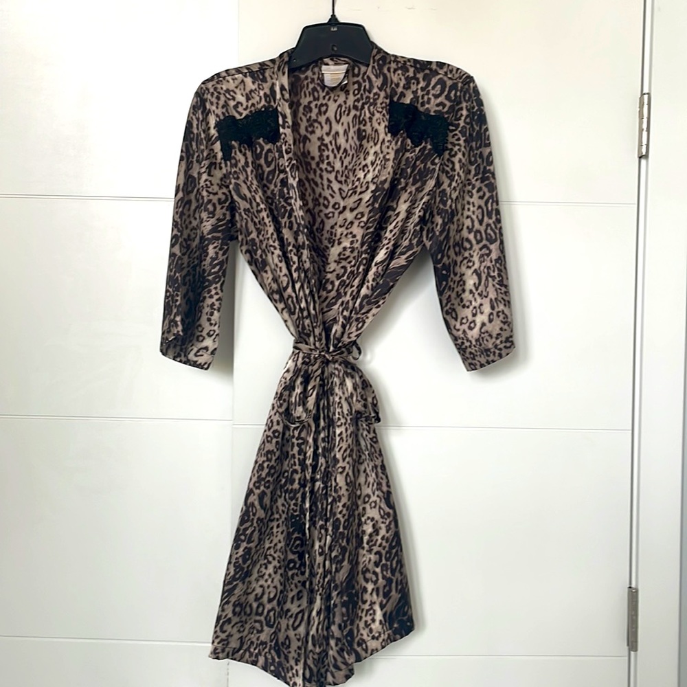 Leopard print satin robe